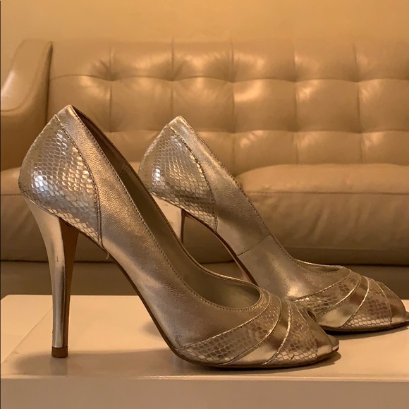 Heels - Picture 4 of 4